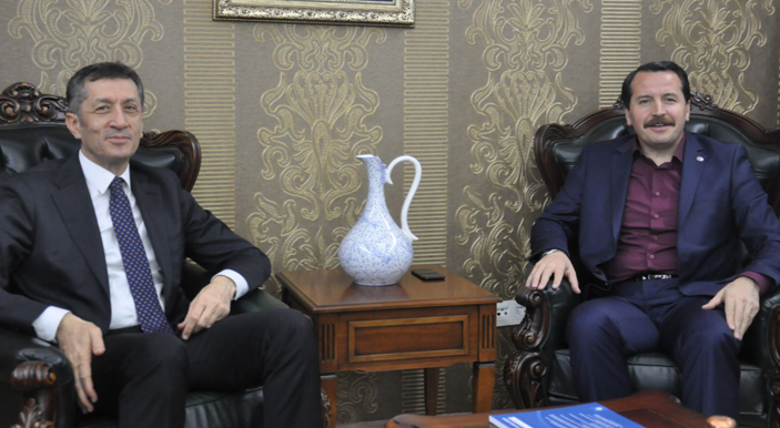 Millî Eğitim Bakanı Selçuk'tan Sendikamıza Ziyaret