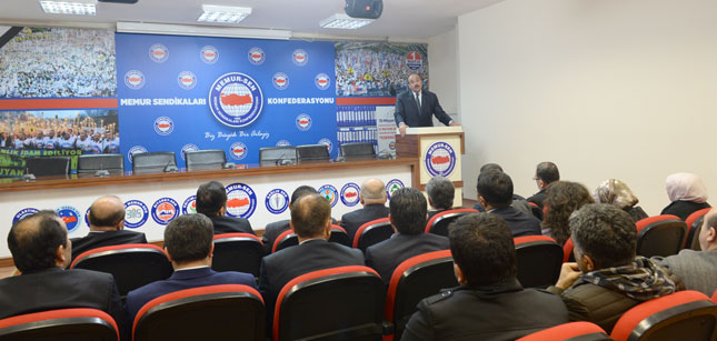 Gündoğdu, Osman Öztürk`ün Cenazesine Katıldı