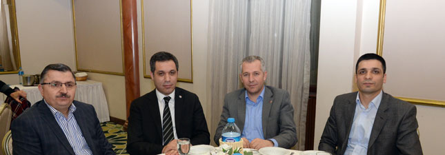 Memur-Sen Yönetimi Azeri Öğrencilerle Bir Araya Geldi