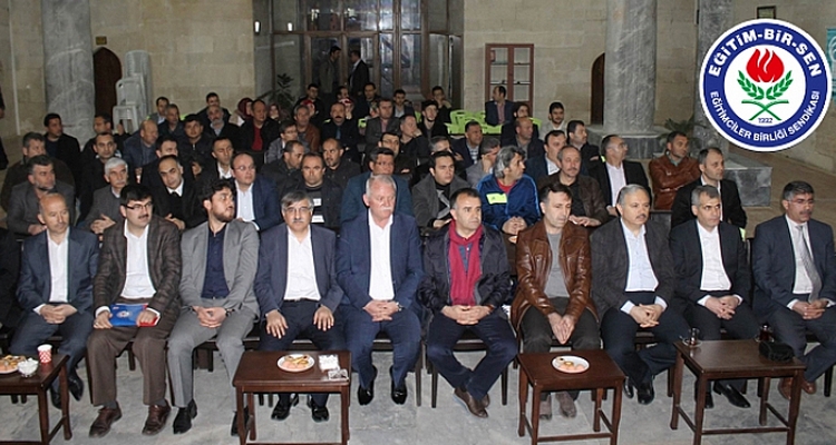 Selvi, `İrfan Mektebi Söyleşileri`nde Suriye`de ve Bölgede Yaşananları Anlattı